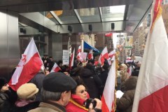 Nowy Jork: Protest Polaków przeciwko atakom na polską demokrację