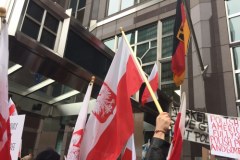 Nowy Jork: Protest Polaków przeciwko atakom na polską demokrację