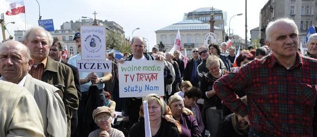 Obrońcy telewizji "Trwam" /AFP