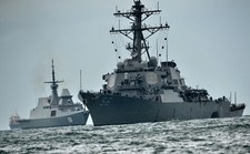 Odnaleziono ludzkie szczątki wewnątrz uszkodzonego niszczyciela USA