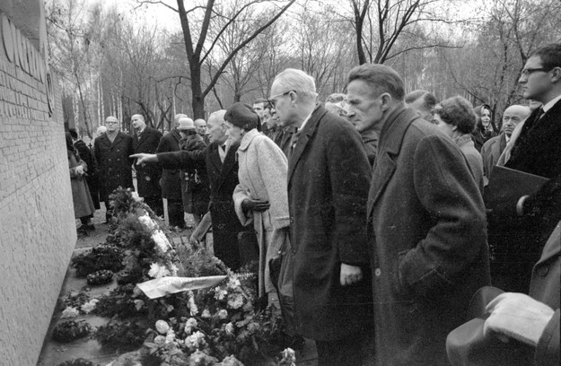 Odsłonięcie pomnika cichociemnych na warszawskich Powązkach - 19 września 1965 r. /Bogdan Łopieński /Agencja FORUM