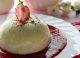 Panna cotta z musem truskawkowym
