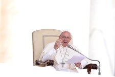 Papież apeluje: Walczmy razem z korupcją