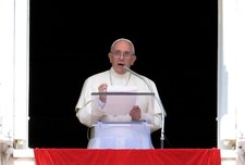 Papież: Niech każda parafia, klasztor i sanktuarium przyjmą uchodźców