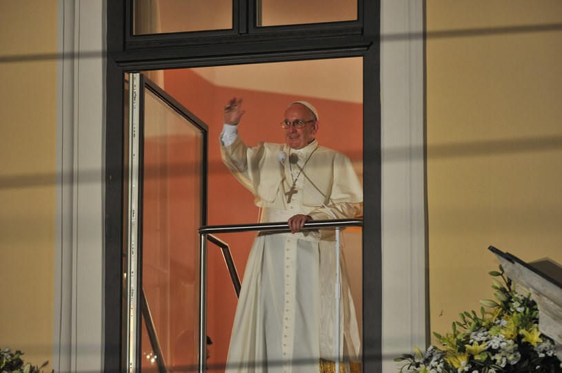 Papież w oknie papieskim /Łukasz Kalinowski /East News