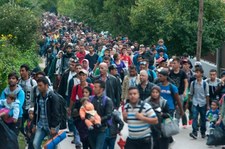 PE poparł propozycję podziału uchodźców