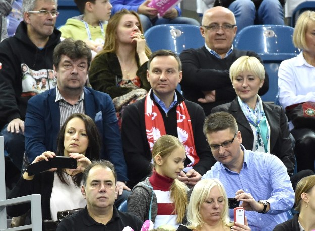 Nieoficjalnie: Ojciec sióstr Radwańskich kandydatem PiS na senatora Piotr Radwański i Andrzej Duda wraz z żoną Agatą oglądają mecz Agnieszki Radwańskiej z Marią Szarapową /PAP/Jacek Bednarczyk /PAP