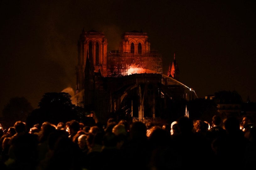 Pożar katedry Notre Dame w Paryżu Na żywo Wydarzenia w INTERIA PL