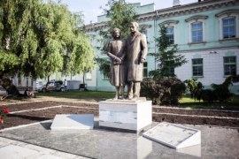 Pomnik Lecha i Marii Kaczyńskich 