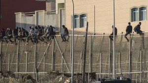 Ponad stu uchodźców z Afryki wdarło się do Melilli