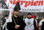 Protestujący górnicy blokują tory kolejowe w Katowicach