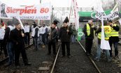 Protestujący górnicy blokują tory kolejowe w Katowicach