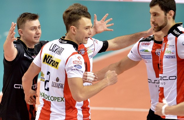 Radość siatkarzy Resovii po zwycięskim meczu z Zaksą. /Darek Delmanowicz /PAP