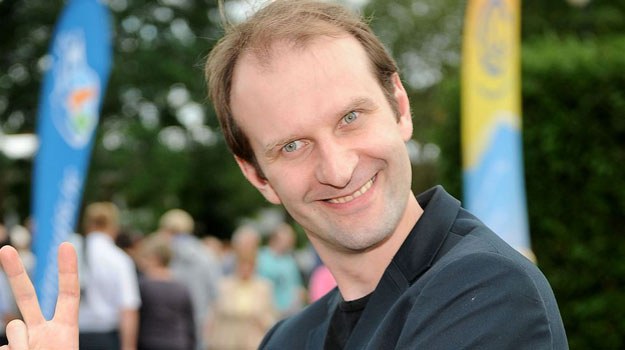 Rafałowi Rutkowskiemu stuknęła dziś czterdziestka! Rafał Rutkowski najbardziej lubi kontakt z żywą publicznością, nie stroni jednak od udziału w serialach /Agencja W. Impact