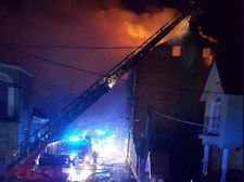RMF FM: Pożar kamienicy w Pruszkowie. Ranny strażak