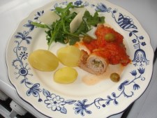 Roladki cielece z oliwkami i parmezanem