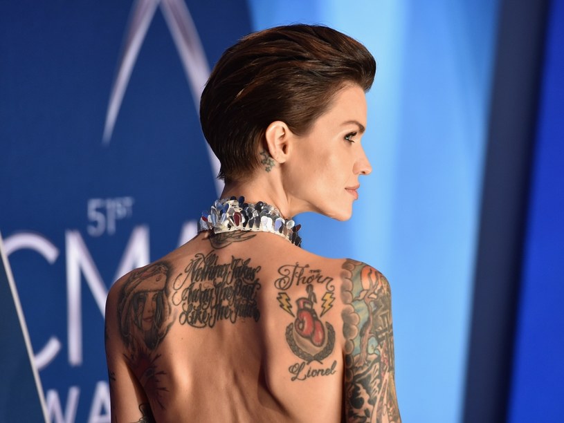 Ruby Rose Skandalistka modelka i aktorka Wyrzucono ją z hukiem z popularnego serialu Świat