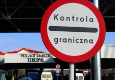 "Rz": Rząd wprowadzi restrykcje dla uchodźców