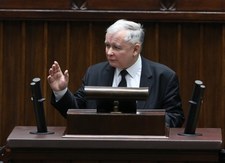 "Rzeczpospolita": Jarosław Kaczyński nie chce dać pierwszych miejsc na listach o. Rydzykowi