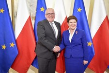 "Rzeczpospolita": W KE trwa liczenie głosów w sprawie Polski
