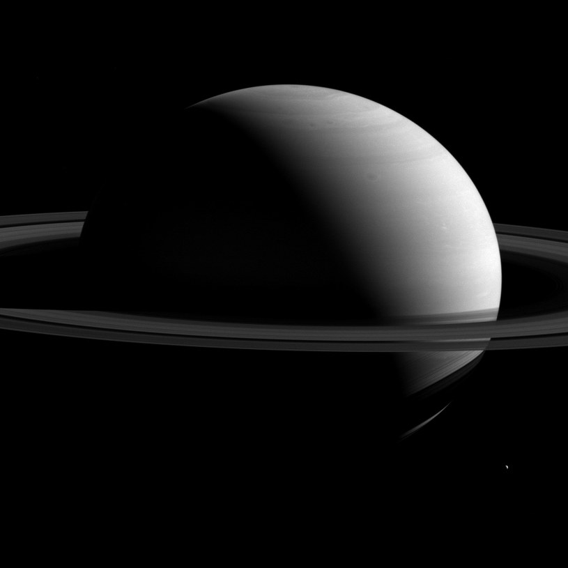 Saturn naprawdę potężny Saturn i Tetyda w obiektywie sondy Cassini /NASA/JPL-Caltech/Space Science Institute /materiały prasowe