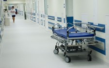 ​"SE": Gigantyczne kolejki i pusta szpitalna kieszeń