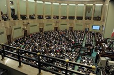 Sejm: Nieoczekiwana zmiana treści uchwały o stanie wojennym