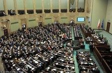 ​Sejm uchwalił ustawę zakazującą odbierania dzieci z powodu biedy rodziców