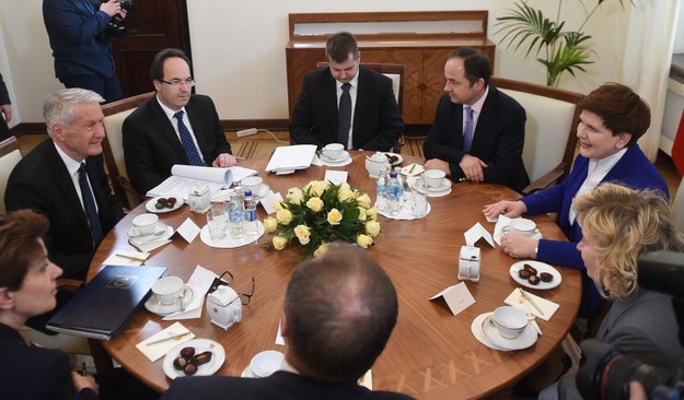 Sekretarz generalny Rady Europy Thorbjoern Jagland (L) podczas spotkania z premier Beatą Szydło /Radek Pietruszka /PAP
