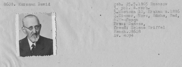 Uduchowiony, wierzący w swoje przeznaczenie. Dawid Kurzmann - "krakowski Korczak" Skan zdjęcia z kenkarty Dawida Kurzmanna/ANKr, sygn. PNN 37/8608 /Zbiory Archiwum Narodowego przy ul. Siennej w Krakowie /