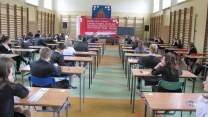 Śledź maturalny raport RMF24. Mamy arkusze i propozycje rozwiązań