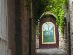 Spacer po Uzès - wejscie do Ogrodu Sredniowiecznego - moja ciekawosc nie zostala zaspokojona (ogrod byl juz zamkniety :()