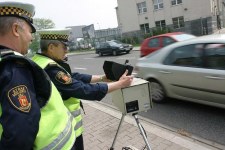 ​Straż miejska a fotoradary. Zabrać im te zabawki?