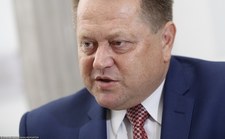 "Super Express": Sypał konfetti na głowę ministra, dostał nagrodę