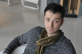 SuperSamiec

Aktualnie Filip Bobek pracuje bardzo intensywnie na planie nowego serialu TVN pt. "Klub szalonych dziewic" (początek emisji już w marcu tego roku!). A kogo gra? Dawida Retmana, uzdolnionego dziennikarza pracującego w redakcji magazynu lifestylowego "Superego". Przy okazji także… łamacza kobiecych serc. 