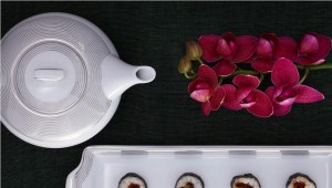 Sushi ze świeżym tuńczykiem i ogórkiem