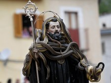 Święto łowców węży w Abruzji przyciągnęło tysiące 
