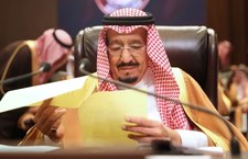 Szczyt G20. Król Arabii Saudyjskiej z własnym tronem