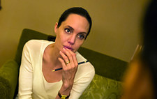 Szokujące doniesienia tabloidu! Angelina Jolie umiera z powodu raka i anoreksji?!