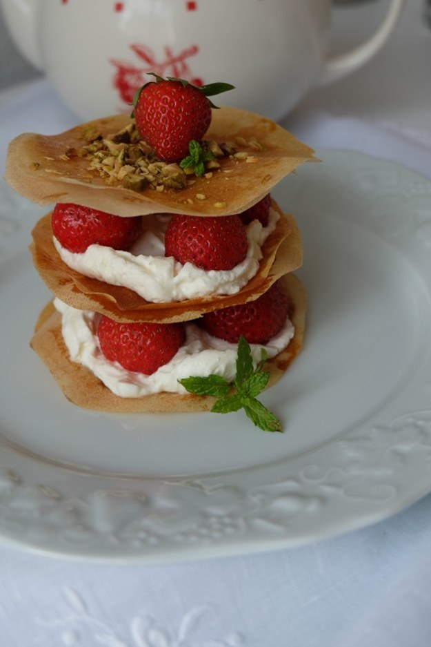 Szybkie ciastka z płatów Brick, kremu i truskawek na Dzień Matki oraz Menu na kolejny tydzień.