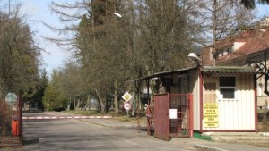 Tajemnicze lądowanie na nieczynnym lotnisku. Pilot porzucił samolot