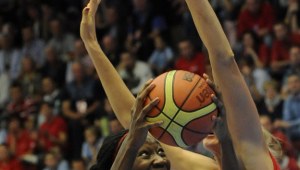 Tina Charles wzmocni Wisłę/Can-Pack