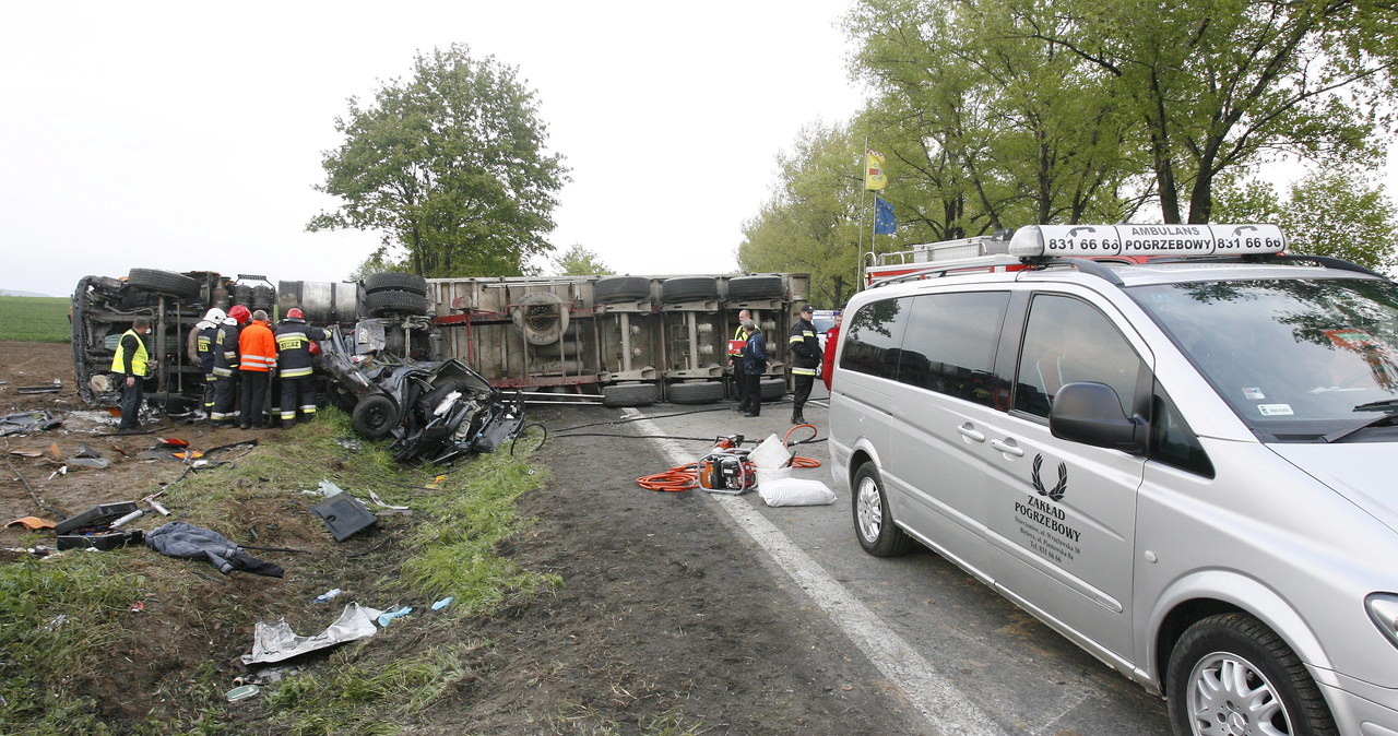 Tragiczny wypadek na krajowej ósemce nie żyją cztery osoby RMF 24