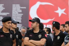 Turcja: Olbrzymia skala czystek. Kolejne restrykcje