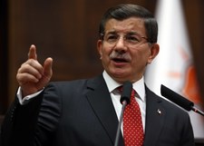Turcja: Premier oskarża lidera jednej z partii opozycyjnych o zdradę
