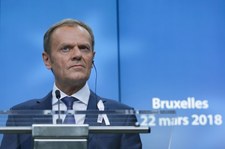 Tusk krytykuje Trumpa.