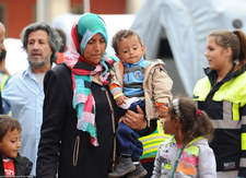 UNICEF: Coraz więcej kobiet i dzieci przekracza granicę Serbii i Macedonii
