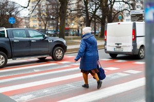 Uwaga. Lepiej nie wpuszczać pieszych na przejście!