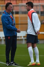 Van Gaal dyryguje Manchesterem z Brazylii. Wideo