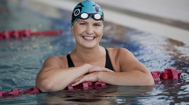 W "Pierwszej miłości" Otylia Jędrzejczak zagra... samą siebie. Będzie uczyć pływania Nikolę (Anna Kózka). /Łukasz Telus /AKPA